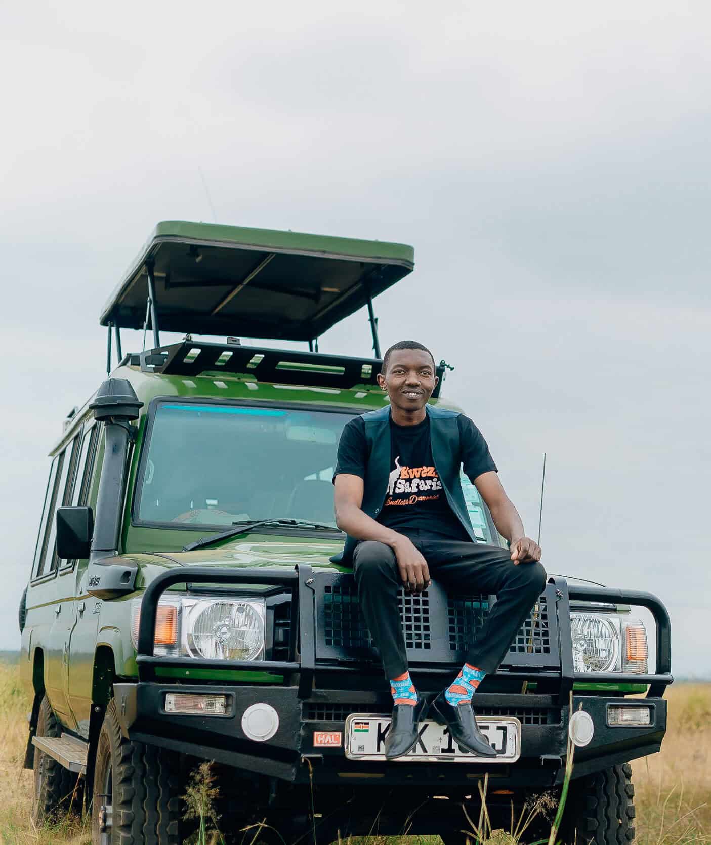 Kwezi Safaris Spanish Safari Guide